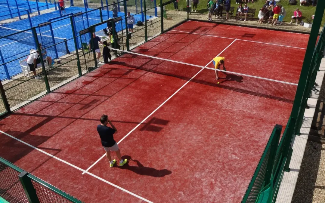 Comment transformer un terrain de tennis en terrain de padel ?