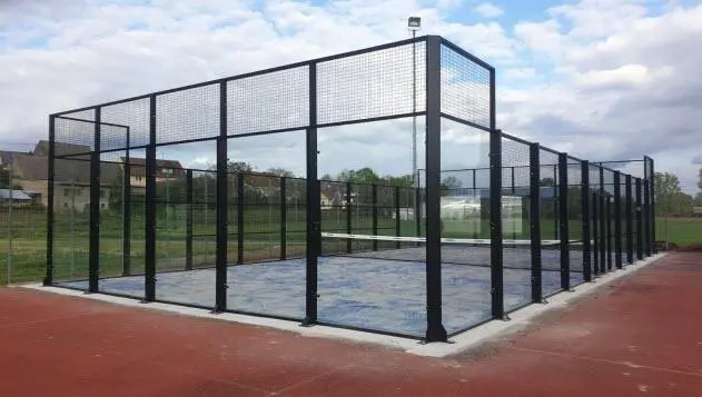 terrain tennis transformer en terrain padel