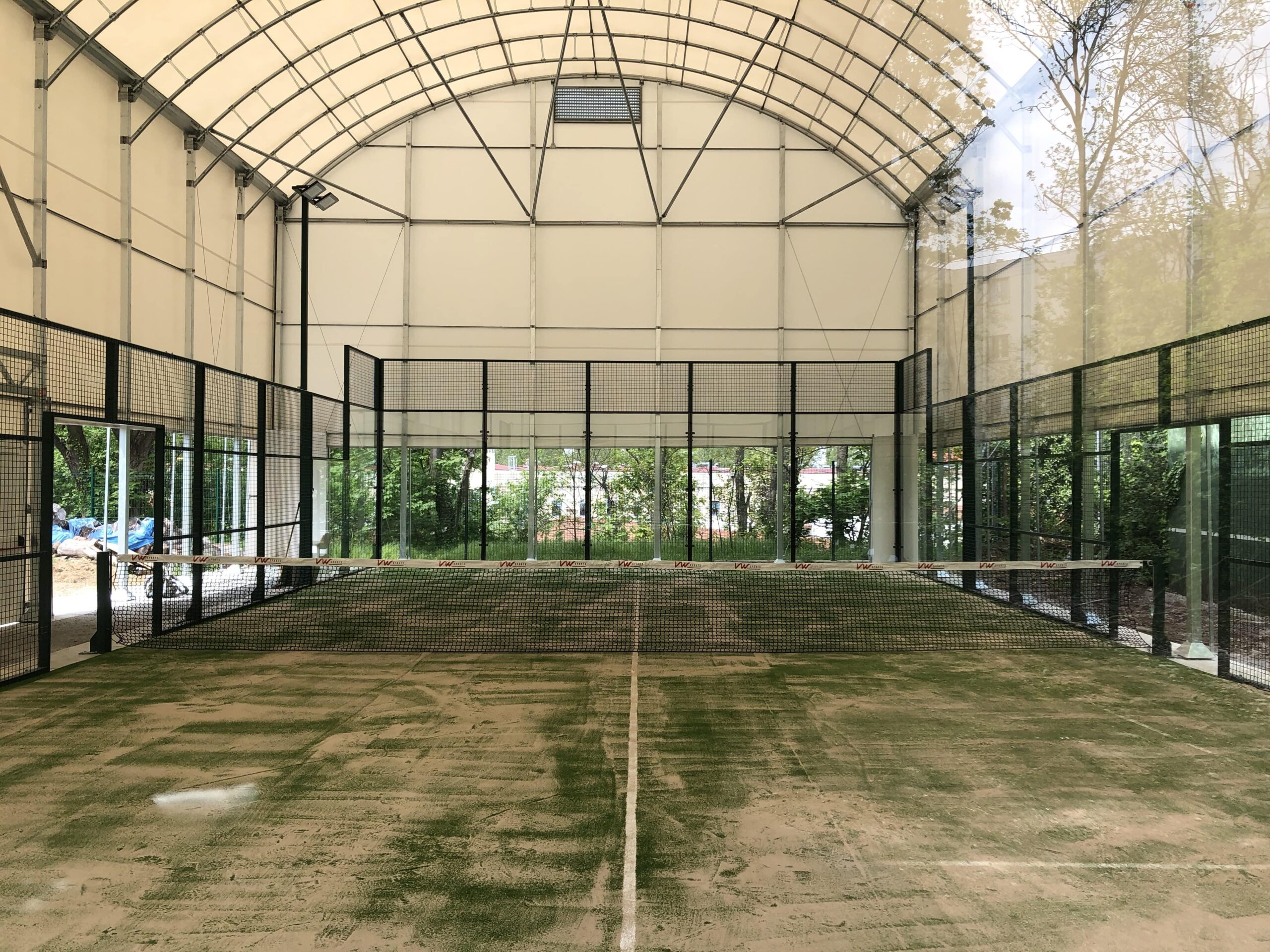 Réalisation terrain de padel avec semi couverture au tennis club de bar sur seine